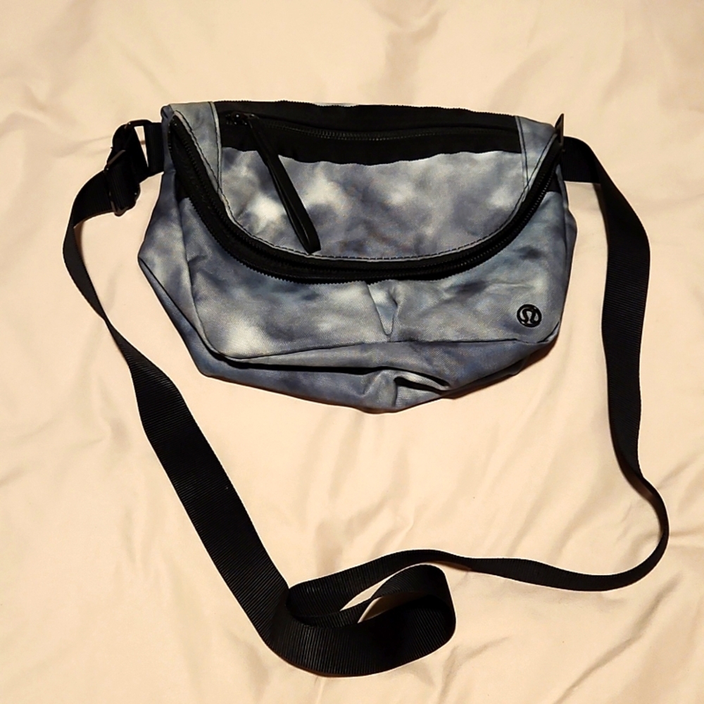EUC Lululemon Festival foldover crossbody bag